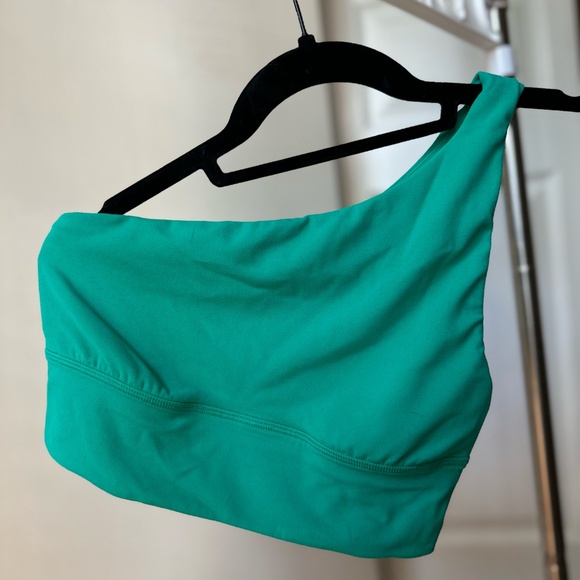 Lululemon Set – Green Top & High-Rise Shorts - Picture 4 of 6